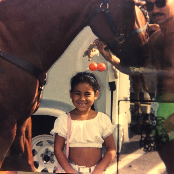 Meet your Posher, Margie Pobre Chica Rica - Picture 6 of 7